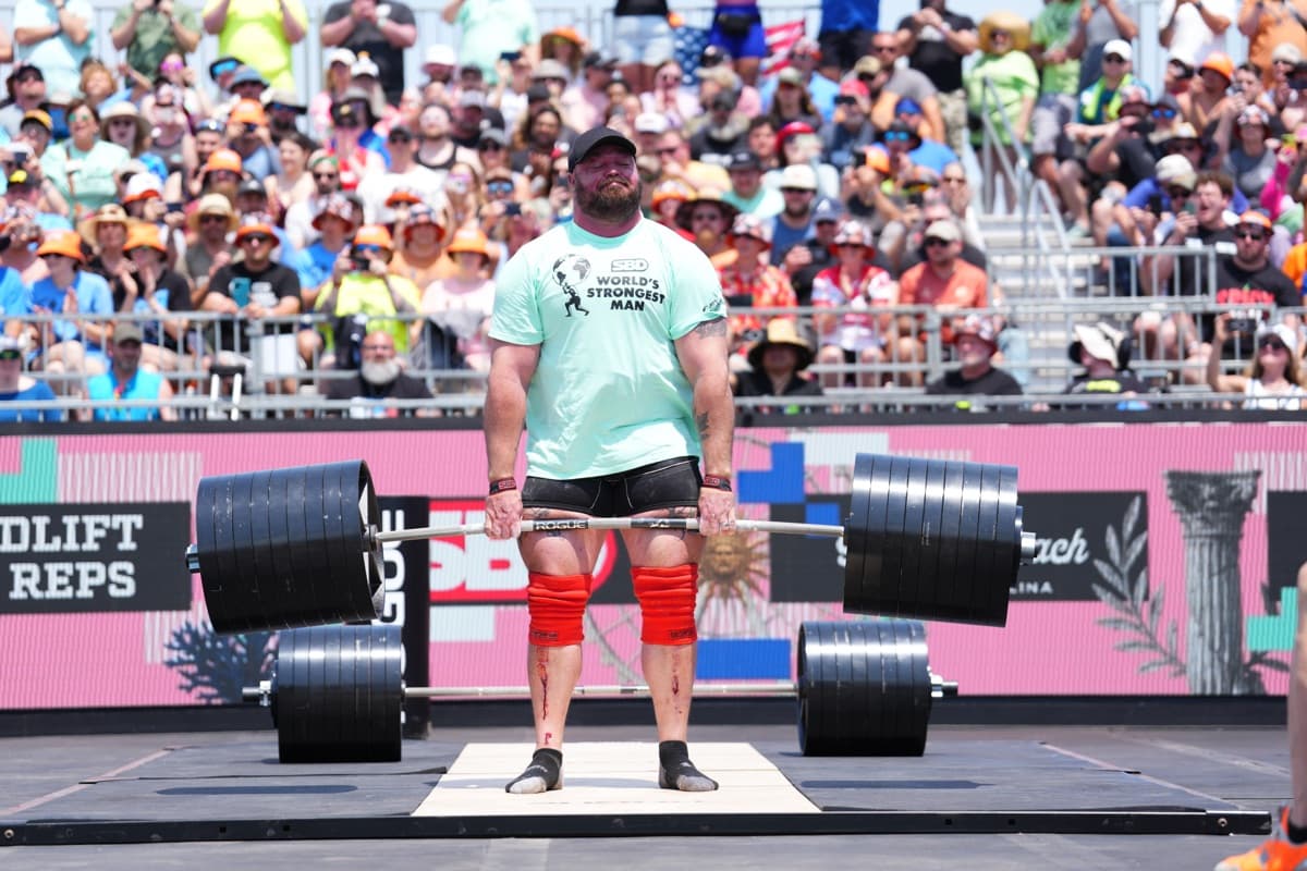Mitchell Hooper deadlifting in front of a packed grandstand
